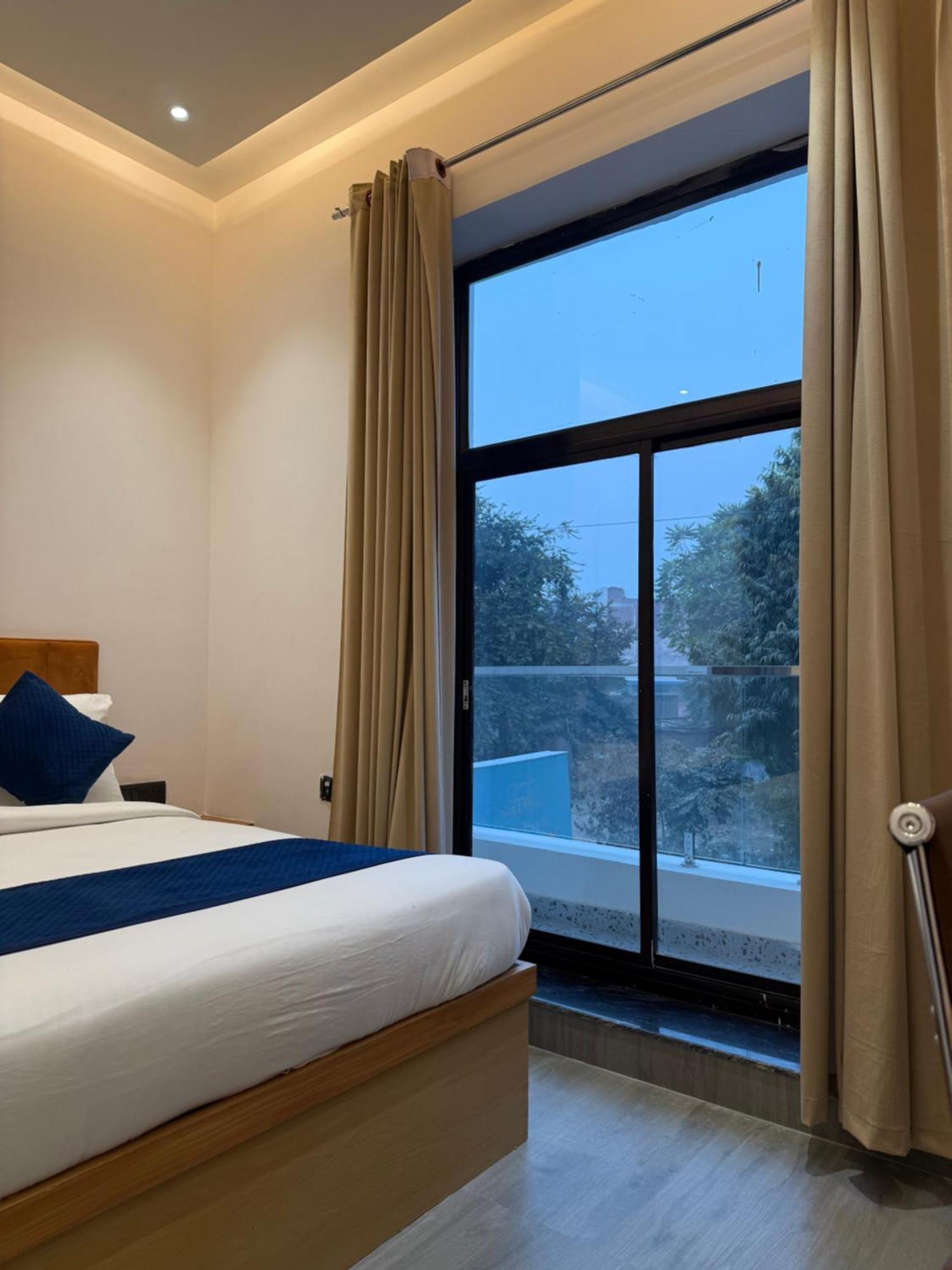 אגרה Hotel Taj Way By Jyoti Villa מראה חיצוני תמונה